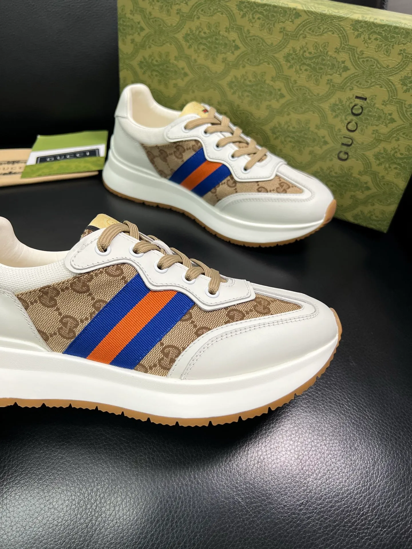 Men's shoes 💰800 Gucci top purchasing Gucci counter new model, original factory configuration of imported cowhide from Italy with printed cloth fabric, imported cowhide lining, breathable and comfortable, sole: original factory special sole is super comfortable, original factory and single goods are high quality, welcome to compare, code number 38-44 (customized 45 46) 85865